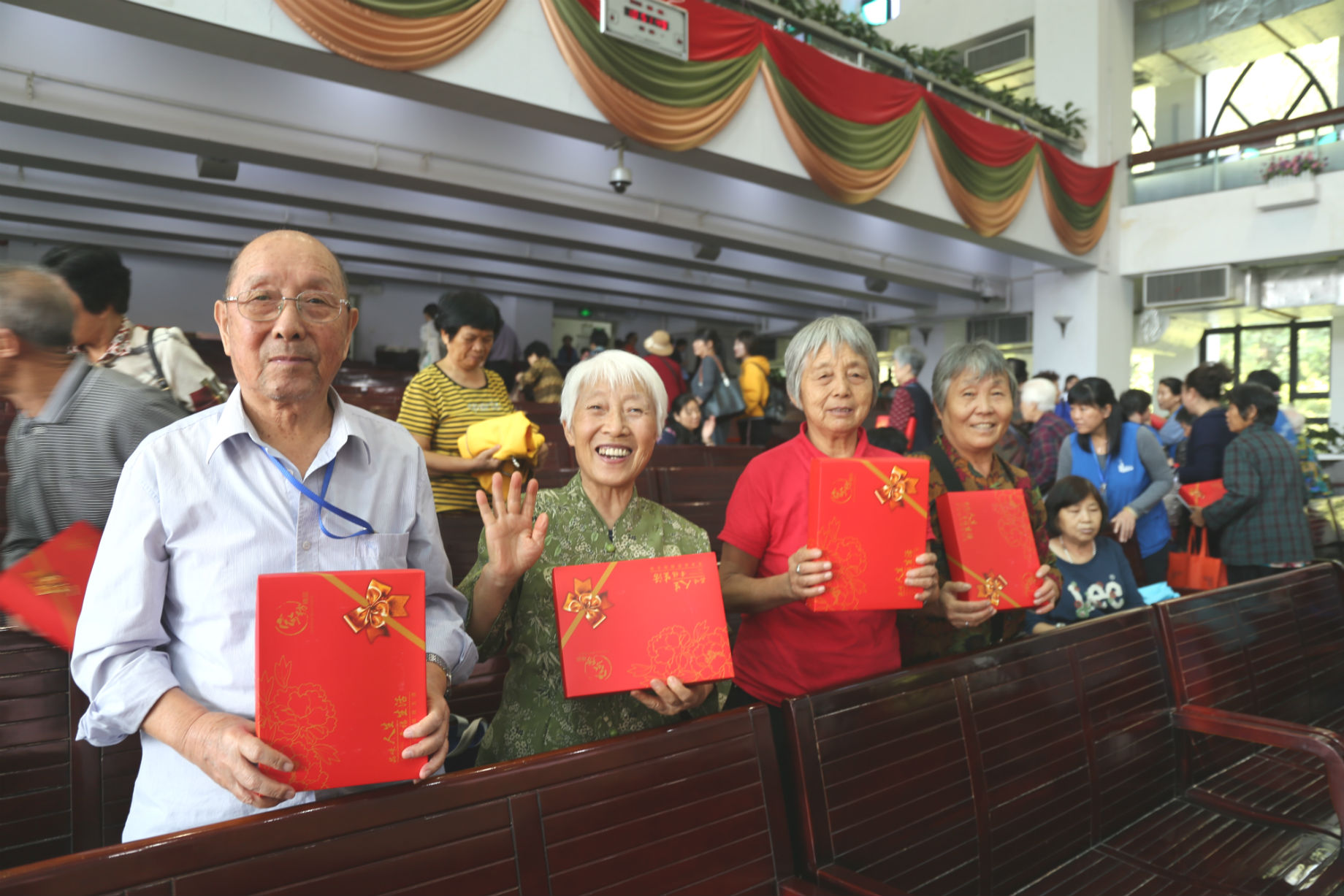 白发是智慧的冠冕——重阳节敬老孝亲活动 白发是智慧的冠冕——重阳节敬老孝亲活动