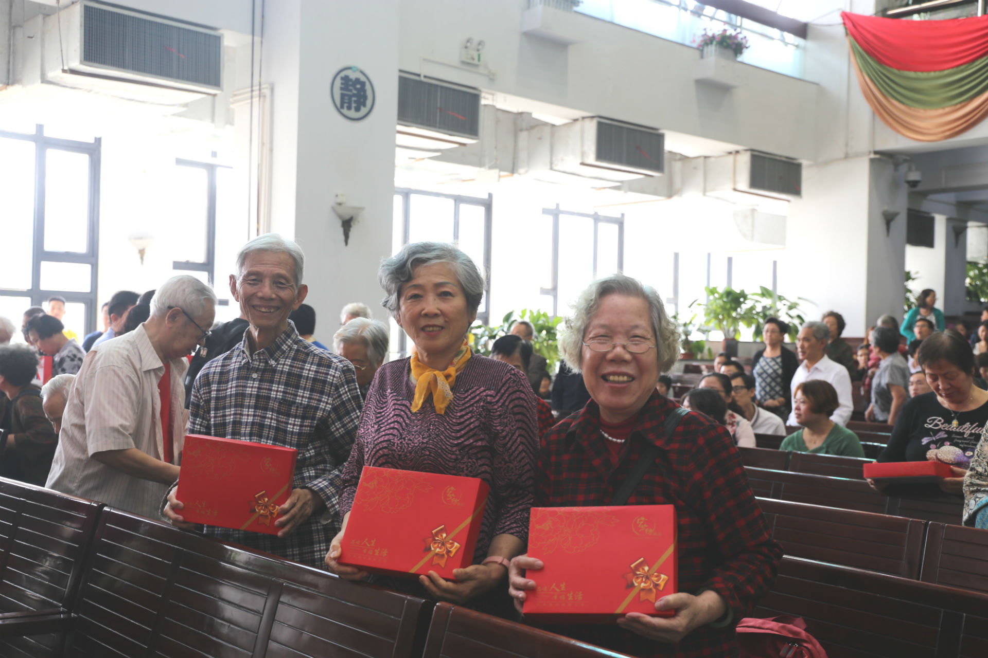 白发是智慧的冠冕——重阳节敬老孝亲活动 白发是智慧的冠冕——重阳节敬老孝亲活动