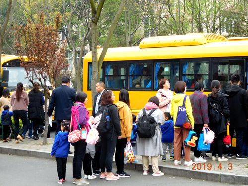 南京高淳潤安校車公司全力出擊學(xué)生春游市場，接下高淳多所學(xué)校交通服務(wù)訂單