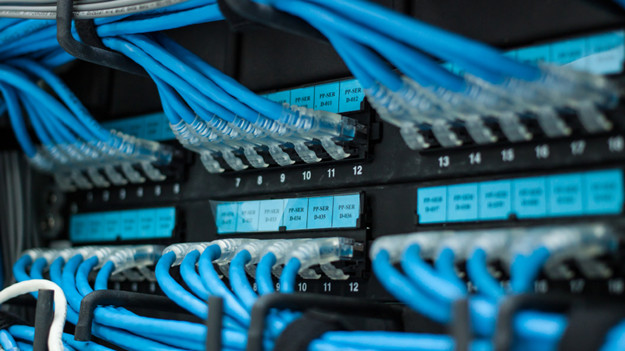 how does a patch panel work