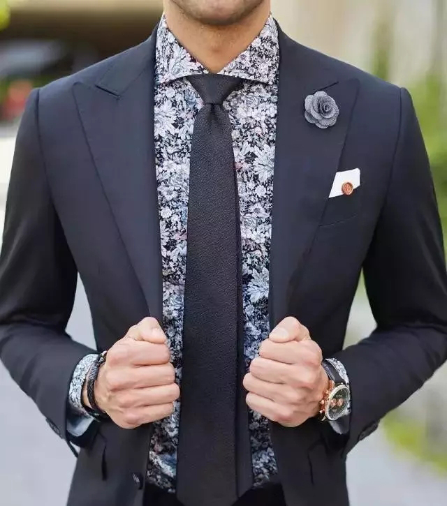 如何选择职业装款式,首先应该明白这一点! 如何选择职业装款式,首先应该明白这一点!