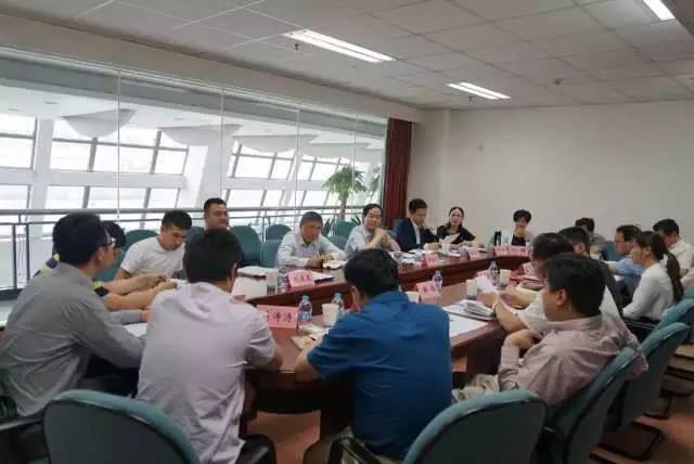 李向农律师出席普陀区年轻一代企业家座谈会并作交流发言