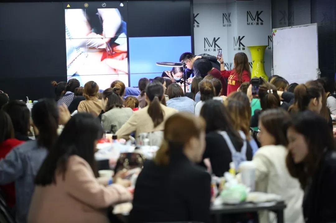 小长假也要在弟子班学习,我们究竟为了什么在拼搏? 小长假也要在弟子班学习,我们究竟为了什么在拼搏?