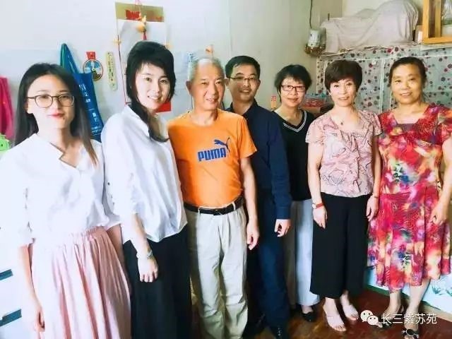 普世党支部慰问长风三村困难党员志愿者 普世党支部慰问长风三村困难党员志愿者