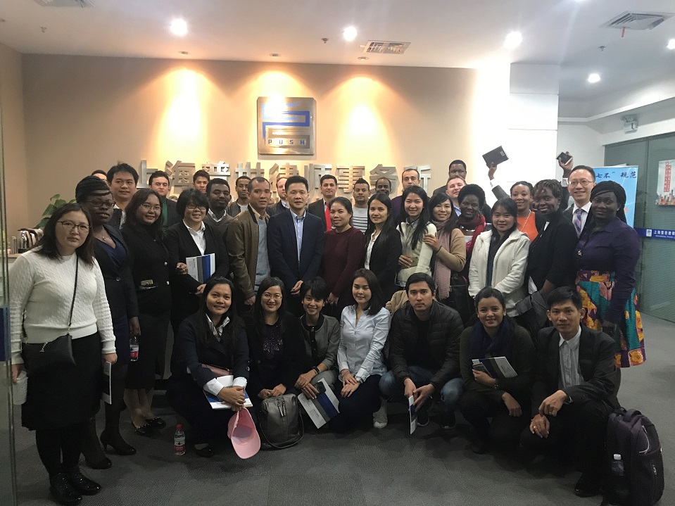 普世律师为华东政法大学留学生讲授中国法律制度 普世律师为华东政法大学留学生讲授中国法律制度
