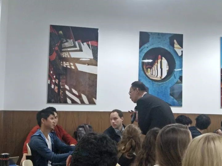 普世律师为华东政法大学留学生讲授中国法律制度 普世律师为华东政法大学留学生讲授中国法律制度
