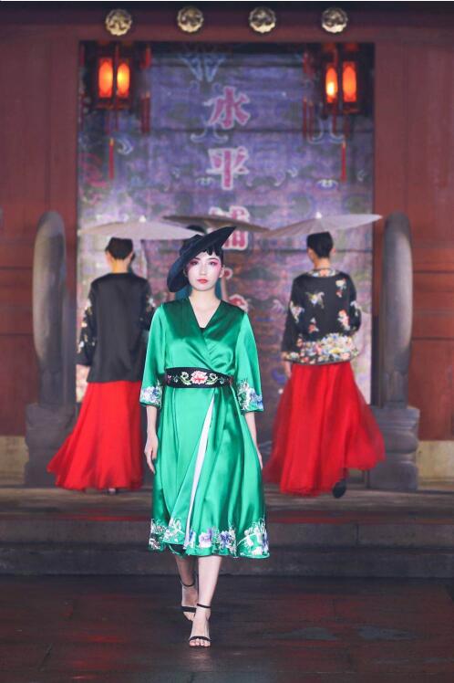 “水平铺·绣衣” 2019遐衣霓裳高级定制发布会圆满落幕 “水平铺·绣衣” 2019遐衣霓裳高级定制发布会圆满落幕