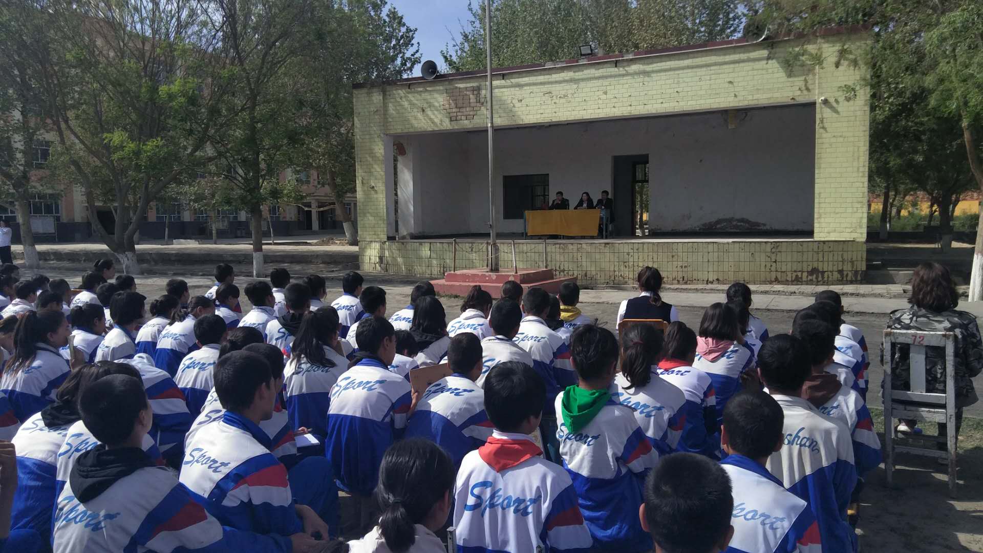 新疆喀什依盖尔其中学开展消防安全宣讲会