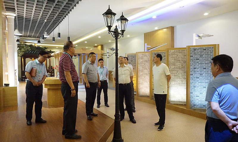 新疆哈密市付市长及市委领导一行莅临龙8国际最新官网 检查指导工作 新疆哈密市付市长及市委领导一行莅临龙8国际最新官网 检查指导工作