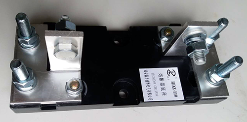 Square tube bus hook fuse base