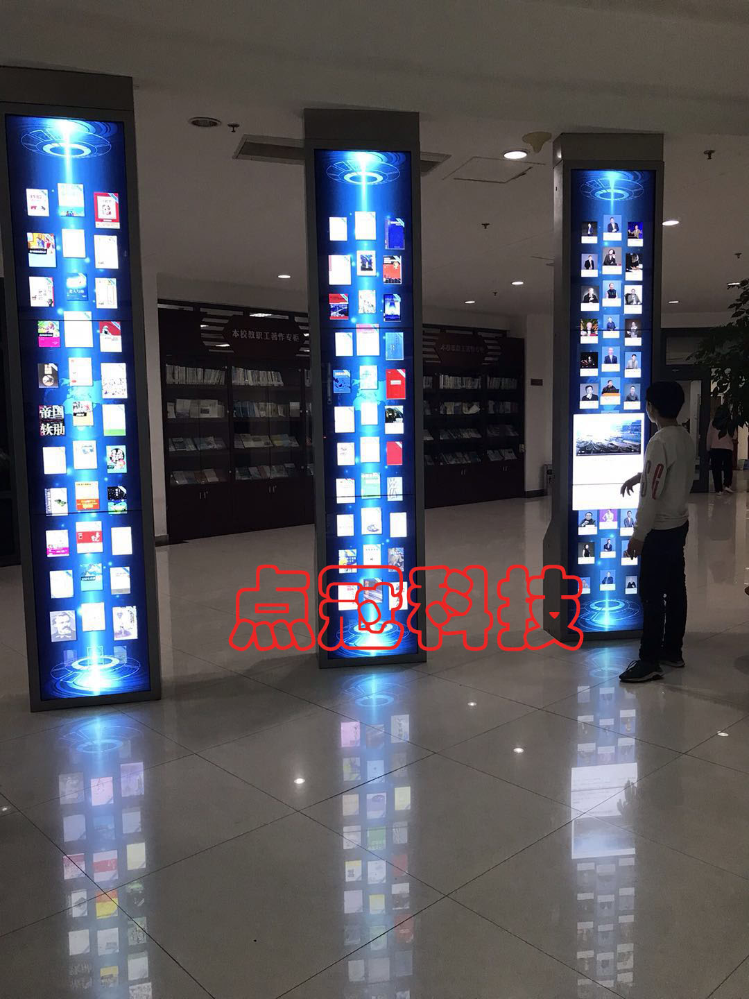 液晶拼接触摸屏互动打造图书馆建设智能化信息平台 液晶拼接触摸屏互动打造图书馆建设智能化信息平台