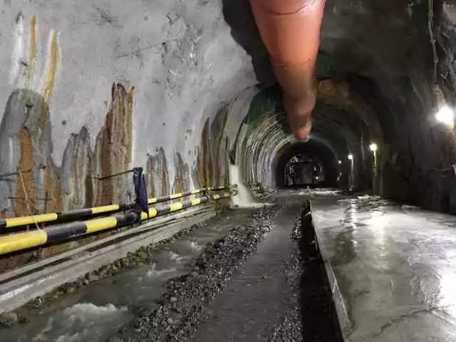 我公司郑万铁路巫山隧道3号横洞注浆堵水试验日前全面展开
