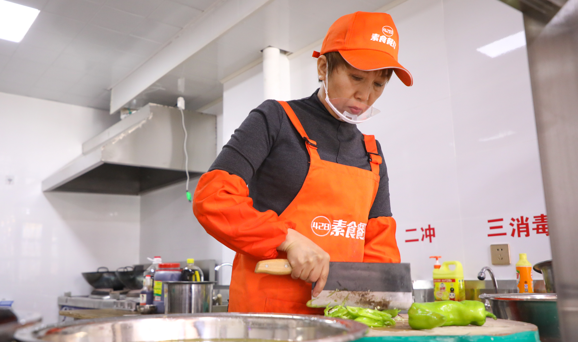 爱在蔓延|达飞公益不止步,呼伦贝尔428免费素食餐厅正式开放 爱在蔓延|达飞公益不止步,呼伦贝尔428免费素食餐厅正式开放