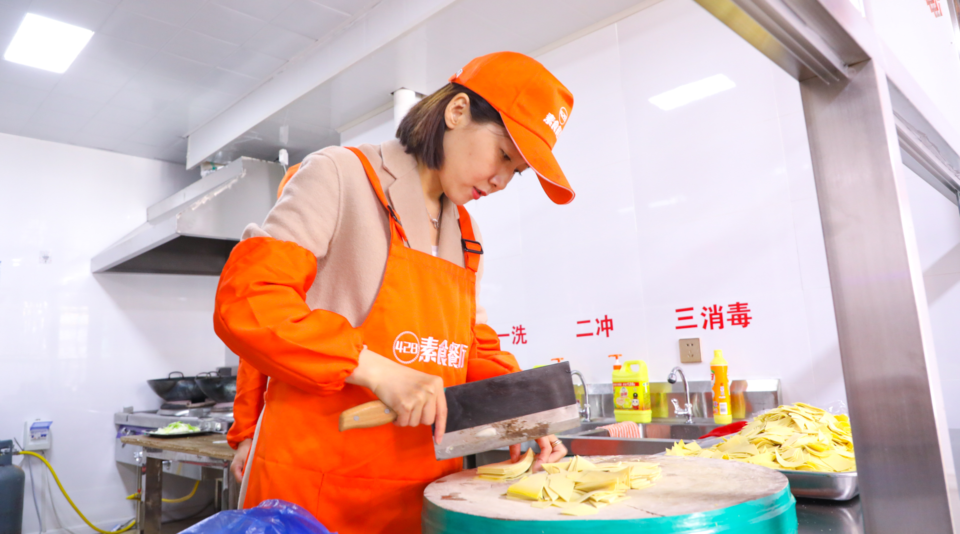 爱在蔓延|达飞公益不止步,呼伦贝尔428免费素食餐厅正式开放 爱在蔓延|达飞公益不止步,呼伦贝尔428免费素食餐厅正式开放