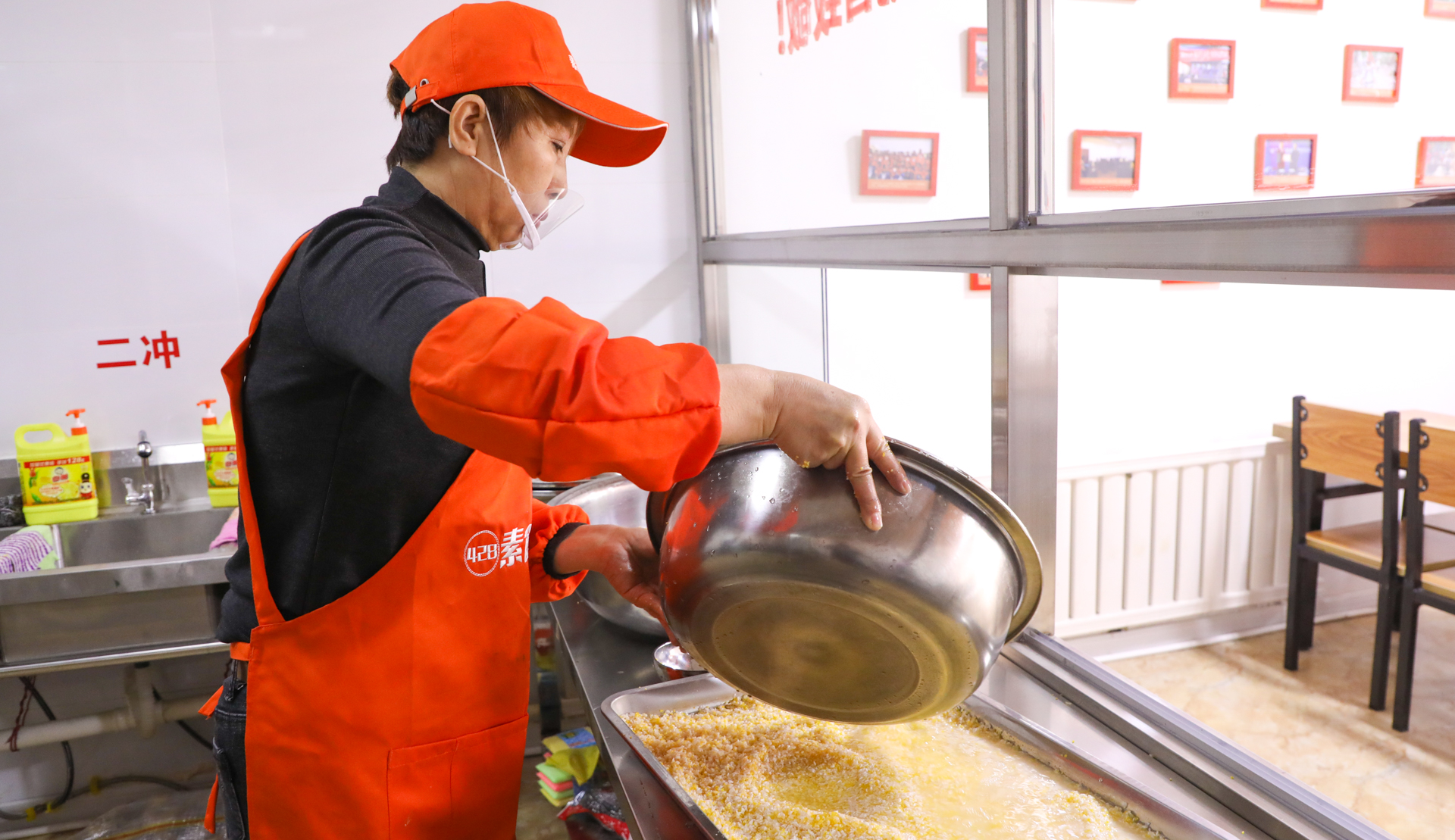 爱在蔓延|达飞公益不止步,呼伦贝尔428免费素食餐厅正式开放 爱在蔓延|达飞公益不止步,呼伦贝尔428免费素食餐厅正式开放