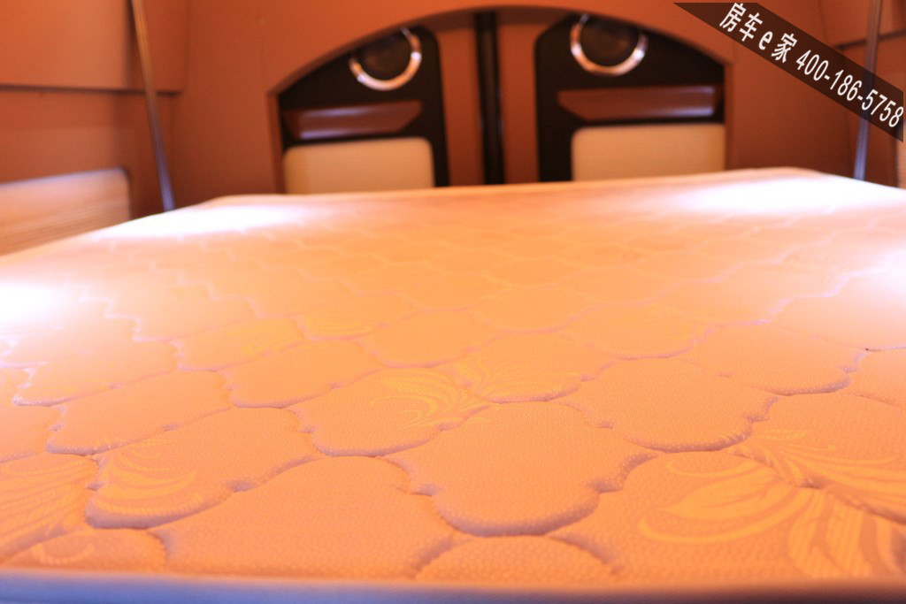 奔驰|斯宾特带床带卫生间环形沙发棕色内饰