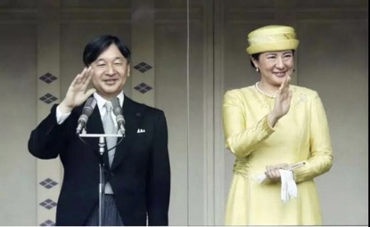 天皇德仁接受民众朝贺首日 14万民众涌进皇居 天皇德仁接受民众朝贺首日 14万民众涌进皇居