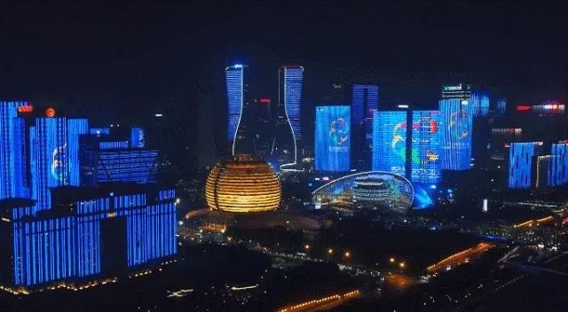 “一起翱翔”:若联科技150架无人机520之夜起飞钱塘江畔 “一起翱翔”:若联科技150架无人机520之夜起飞钱塘江畔