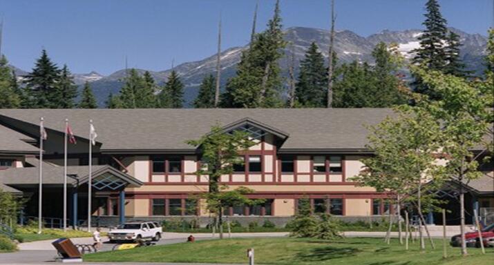 惠斯勒中学(Whistler Secondary School) 惠斯勒中学(Whistler Secondary School)