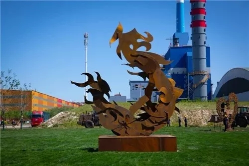 唐山钢雕艺术站燃爆钢铁工业