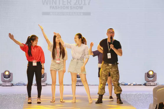 千亿国际娱乐网站商学院开幕 开拓格局 精彩绽放 千亿国际娱乐网站商学院开幕 开拓格局 精彩绽放