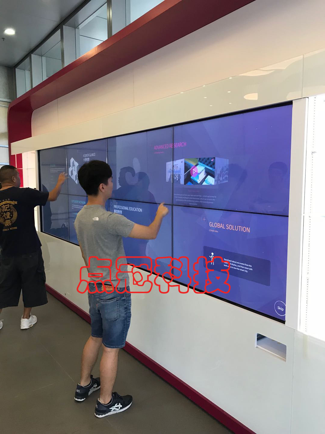 液晶拼接触摸互动案例-横拼 液晶拼接触摸互动案例-横拼