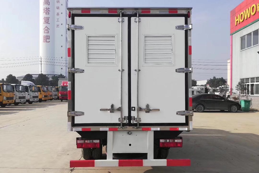 东风多利卡蓝牌冷藏车CLW5040XLC 东风多利卡蓝牌冷藏车CLW5040XLC
