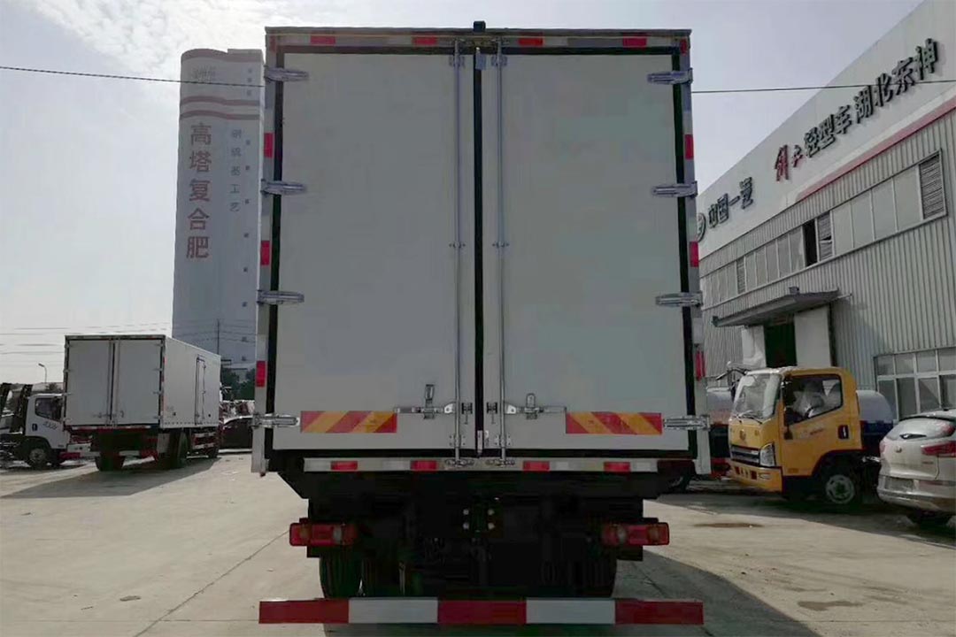 东风天锦三桥冷藏车DFH5250XLC 东风天锦三桥冷藏车DFH5250XLC