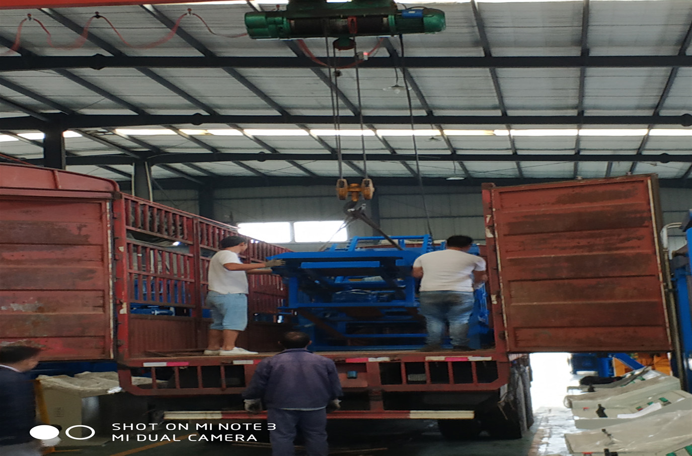 新疆和田地区制砖机和发菲律宾砖机二套设备发货
