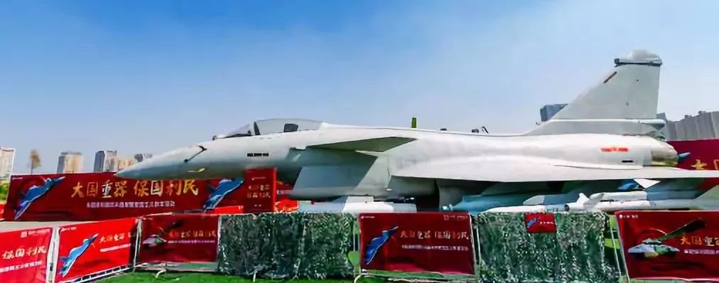 安徽阜陽國防兵器展來了,大型尖端裝備、乘坐坦克刷爆朋友圈 安徽阜陽國防兵器展來了,大型尖端裝備、乘坐坦克刷爆朋友圈