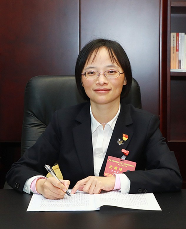 Zeng Yangmei (Party Committee member and Secretary of the Disciplinary Committee of Yuexiu Transport)