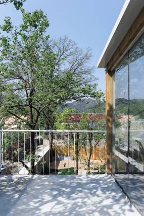 clip_image022.jpg 说明: https://oss.gooood.cn/uploads/2019/05/023-huasheshanjian-guest-house-china-by-upa-960x1440.jpg
