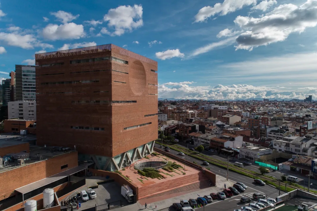 综合医院+高层办公楼建筑设计：哥伦比亚Santa Fe de Bogotá Foundation/案例