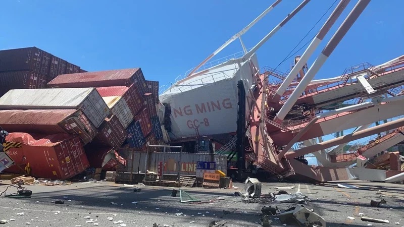 OOCL ship smashes into crane at Kaohsiung port