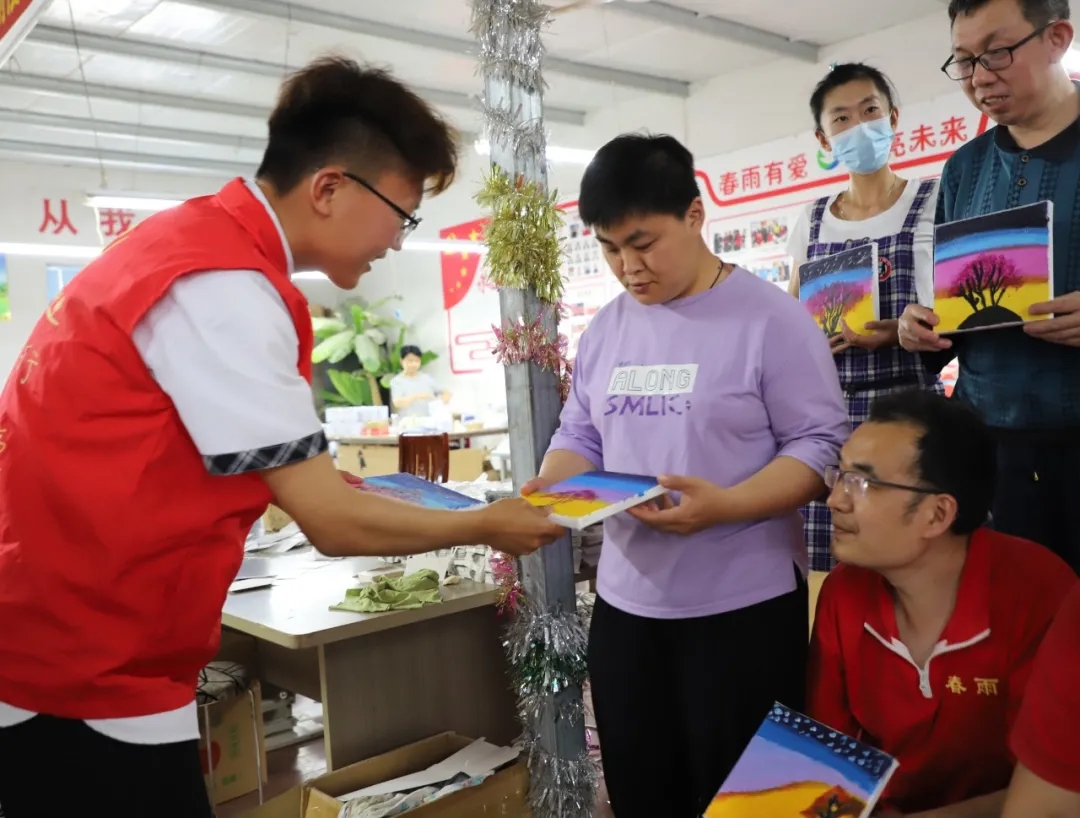 “扶残助残 有你有我” | 格莱美联合青岛大学自动化学院慰问“春雨”助残中心特殊友人 “扶残助残 有你有我” | 格莱美联合青岛大学自动化学院慰问“春雨”助残中心特殊友人