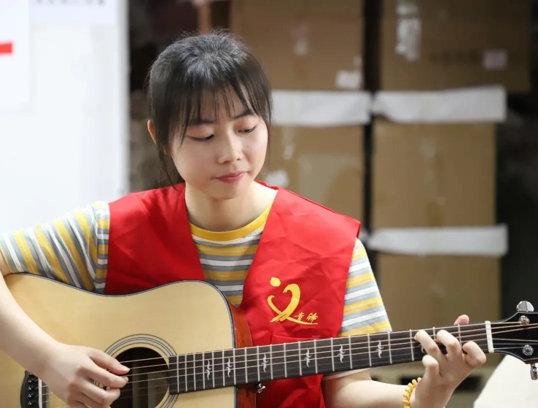 “扶残助残 有你有我” | 格莱美联合青岛大学自动化学院慰问“春雨”助残中心特殊友人 “扶残助残 有你有我” | 格莱美联合青岛大学自动化学院慰问“春雨”助残中心特殊友人