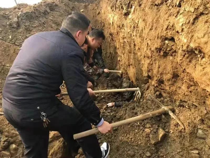 突发!湖北一污水处理厂管道施工突发塌方事故 致1受伤! 突发!湖北一污水处理厂管道施工突发塌方事故 致1受伤!