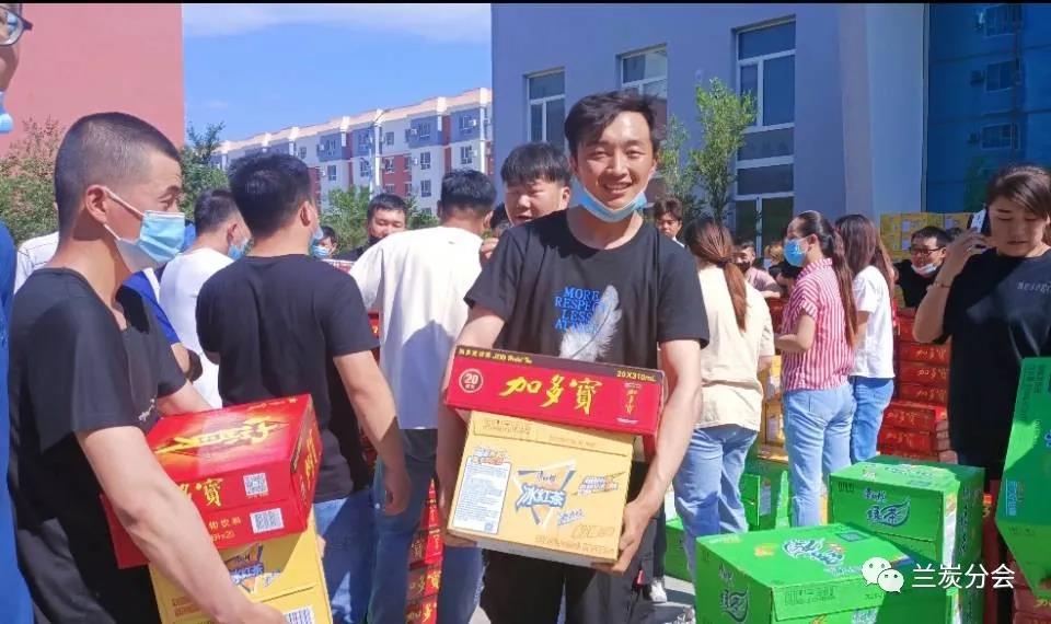 【会员动态】广汇煤炭清洁炼化工会开展“关爱员工、夏送清凉”慰问活动 【会员动态】广汇煤炭清洁炼化工会开展“关爱员工、夏送清凉”慰问活动