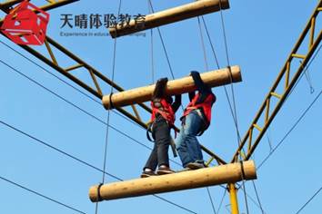 户外高空拓展训练项目:天梯 户外高空拓展训练项目:天梯
