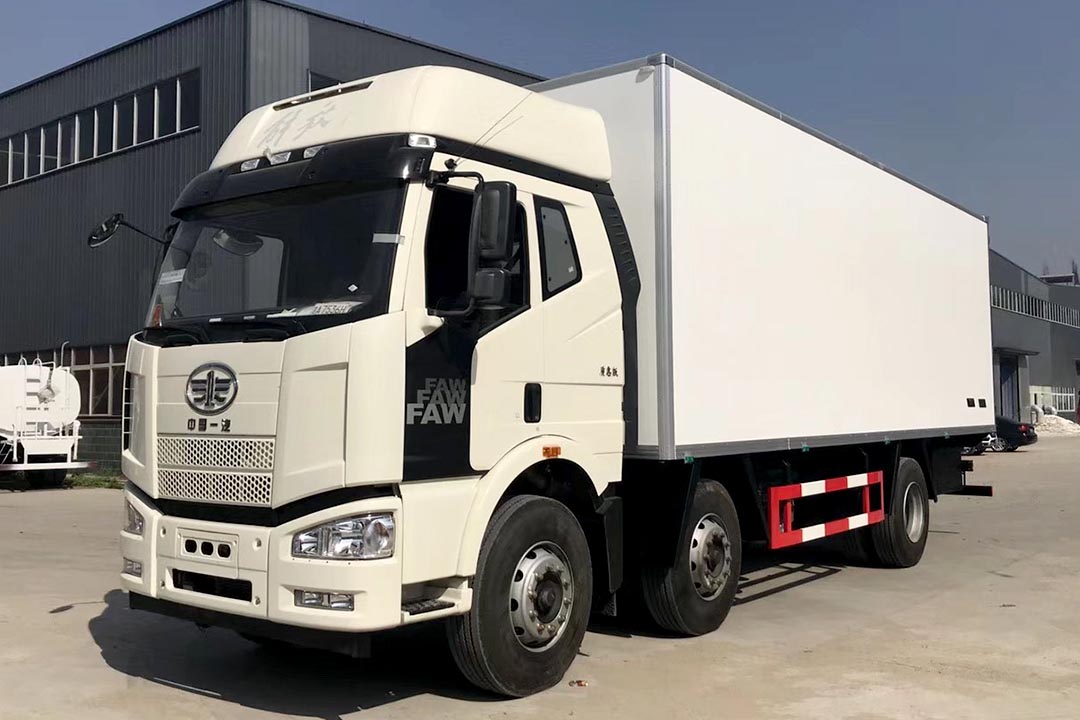 解放J6M三桥冷藏车CA5250XLC 解放J6M三桥冷藏车CA5250XLC