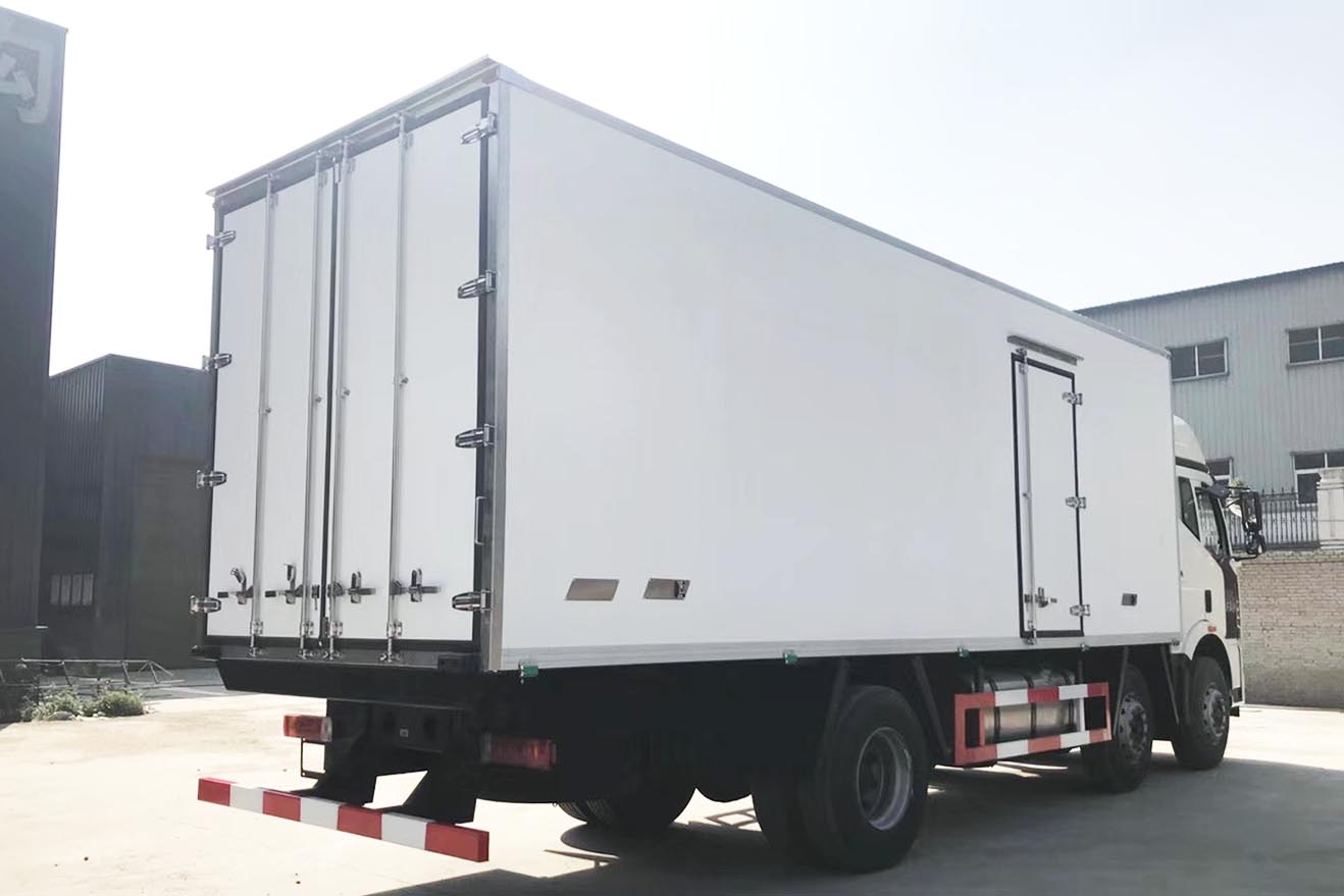 解放J6M三桥冷藏车CA5250XLC 解放J6M三桥冷藏车CA5250XLC