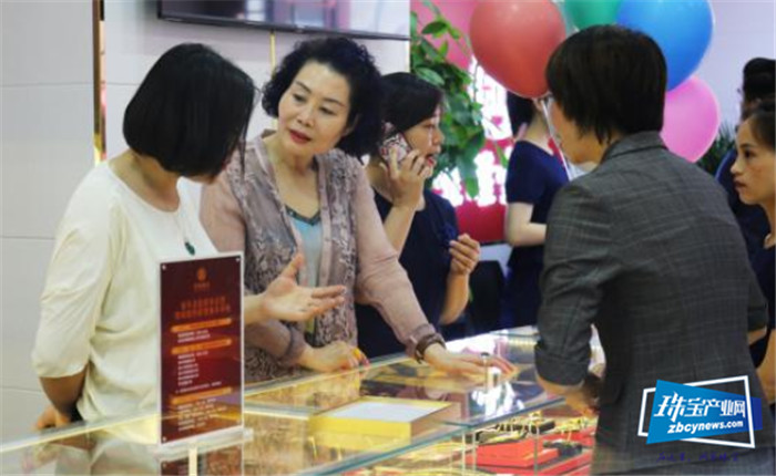 金隆金行首届年度珠宝文化巡展青岛启幕 文创黄金产品惊艳亮相 金隆金行首届年度珠宝文化巡展青岛启幕 文创黄金产品惊艳亮相