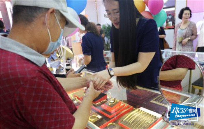 金隆金行首届年度珠宝文化巡展青岛启幕 文创黄金产品惊艳亮相 金隆金行首届年度珠宝文化巡展青岛启幕 文创黄金产品惊艳亮相
