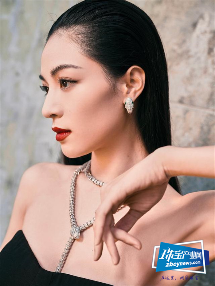 钟楚曦“罗马风珠宝时尚大片”,性感撩人 钟楚曦“罗马风珠宝时尚大片”,性感撩人