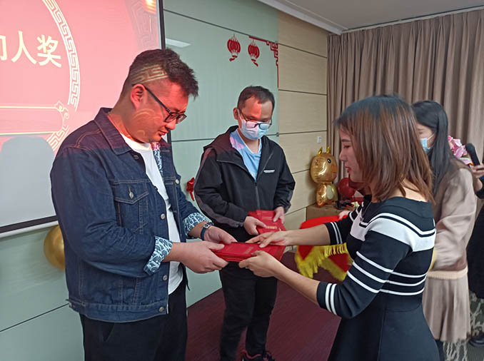 奇樂集團2020年度工作總結暨表彰大會圓滿結束! 奇樂集團2020年度工作總結暨表彰大會圓滿結束!