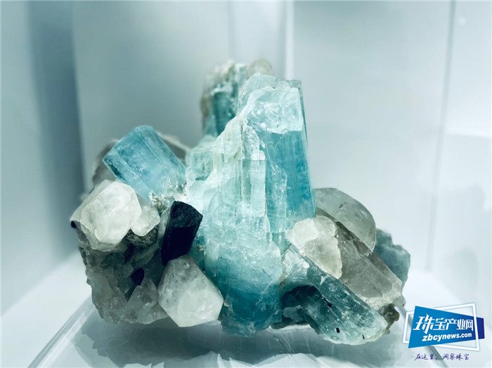 F·YOUNG FINE JEWELRY 2021高级珠宝新品优雅绽放,首位创作以女性成长为主题珠宝新品发布 F·YOUNG FINE JEWELRY 2021高级珠宝新品优雅绽放,首位创作以女性成长为主题珠宝新品发布