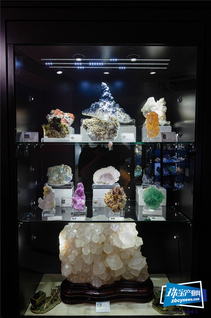 F·YOUNG FINE JEWELRY 2021高级珠宝新品优雅绽放,首位创作以女性成长为主题珠宝新品发布 F·YOUNG FINE JEWELRY 2021高级珠宝新品优雅绽放,首位创作以女性成长为主题珠宝新品发布