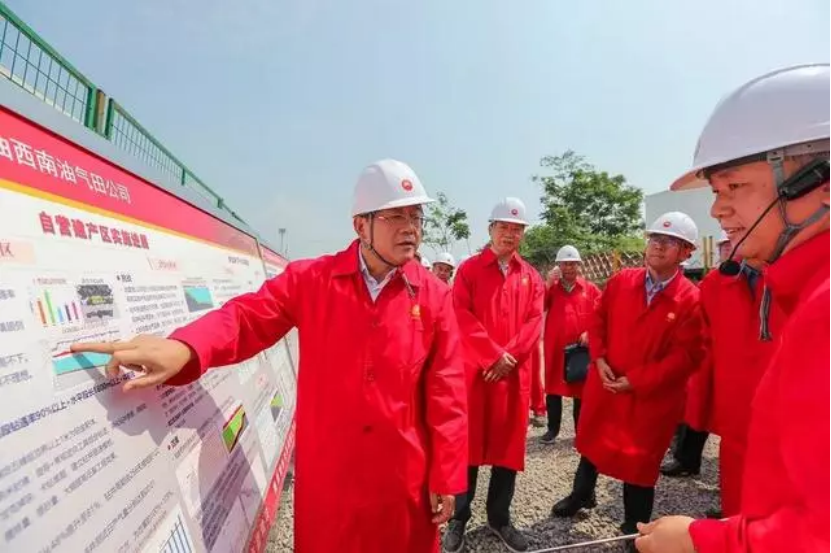 中国石油集团公司党组成员、副总经理焦方正到西南油气田调研，深入了解川南页岩气勘探开发情况