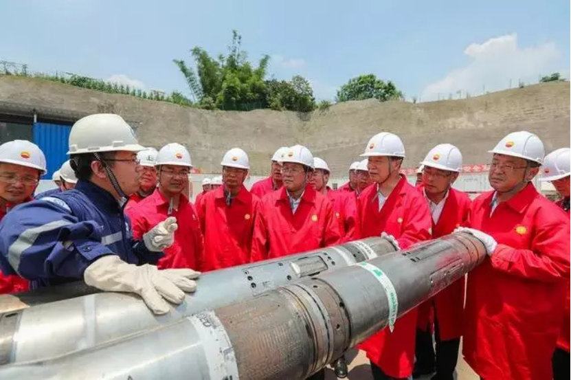 中国石油集团公司党组成员、副总经理焦方正到西南油气田调研，深入了解川南页岩气勘探开发情况