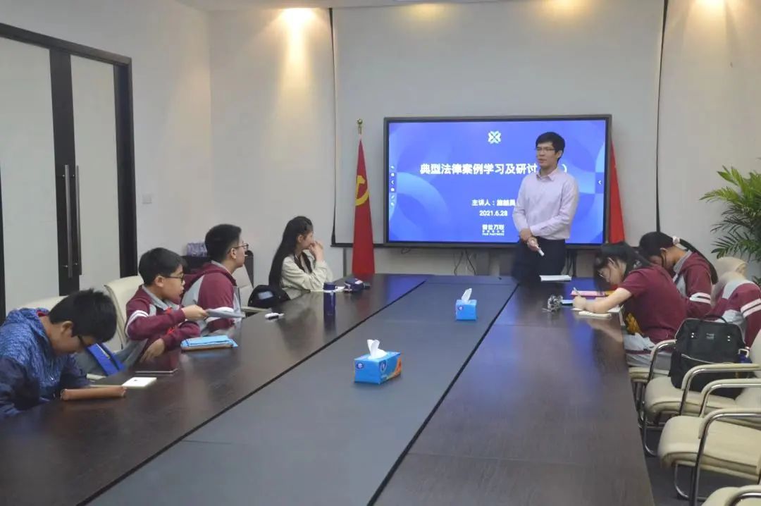 当中学生遇上律师…… 当中学生遇上律师……